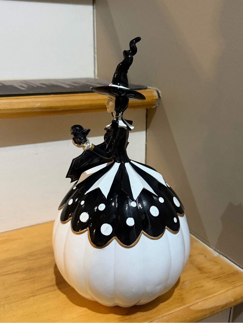 New Black & White Polka Dot Pumpkin Witch Figurine Halloween Decor Bella Luxx - Picture 2 of 5